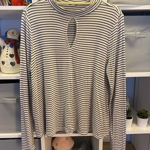 Keyhole stripped top